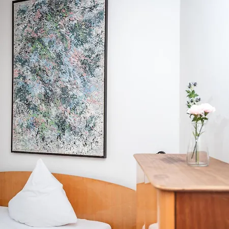 Kuenstlerzimmer In Der Haeselburg - Romantische